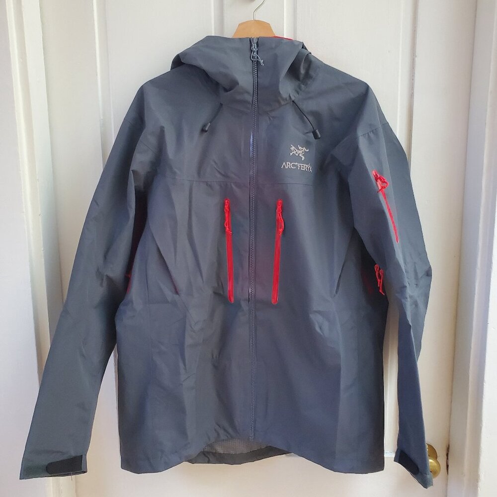 NWOT Arc’teryx Alpha SV GORE-TEX Pro Jacket Shell - Grey/Red - Size XL